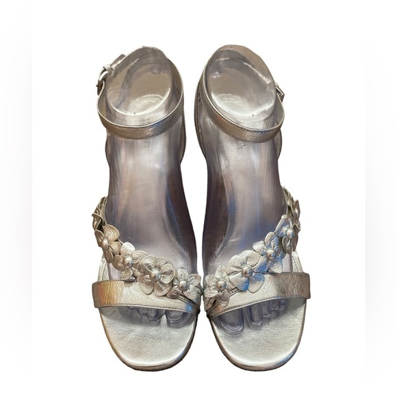 Michael Kors Silver Floral Dress Heels Women’s Size 9M VGUC - Picture 4 of 6